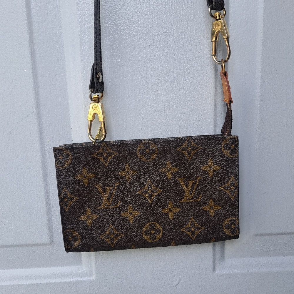 Small Louis Vuitton Crossbody Purse/Pouch💛🤎